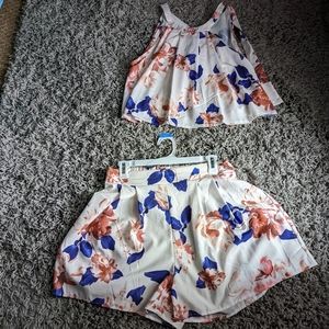2 piece summer outfit, bottoms are shorts. Very cute outfit